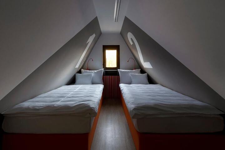 Room 12 of 49