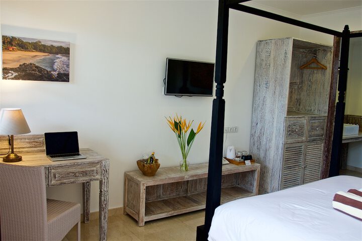 Room 27 of 136