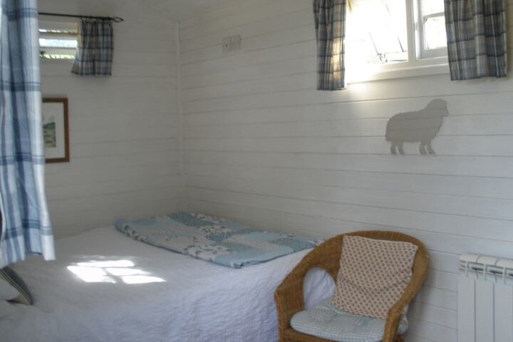 Room 5 of 10