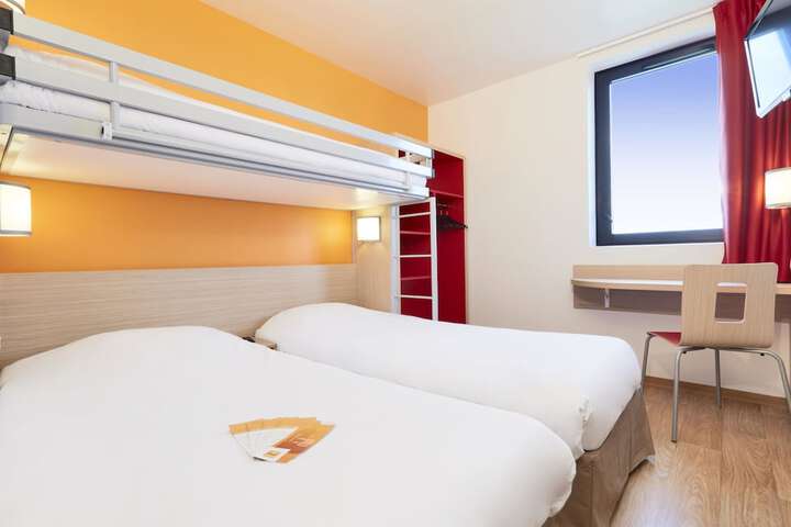 Room 17 of 34