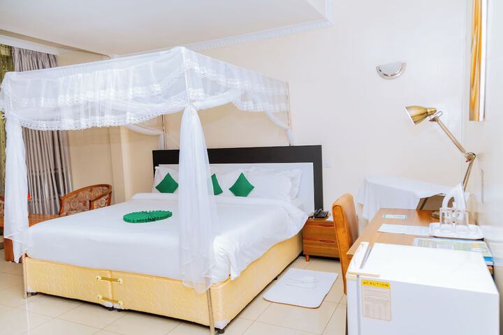Room 34 of 103