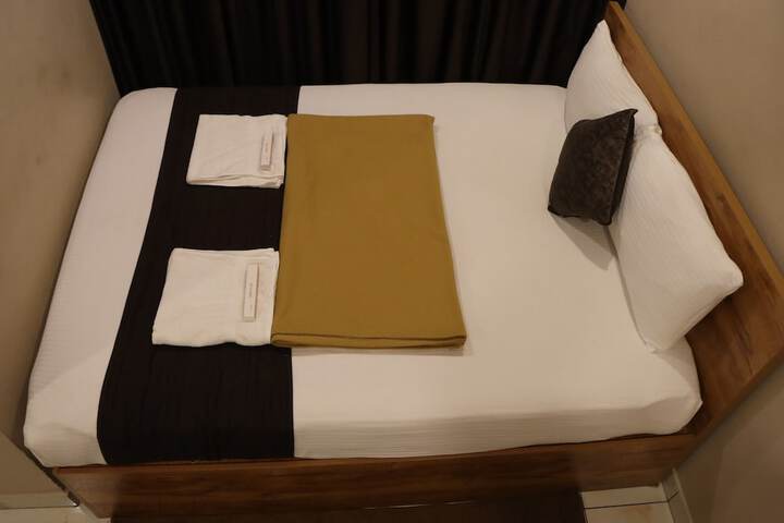 Room 12 of 16