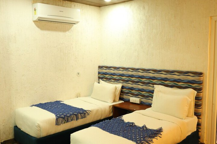 Room 8 of 35