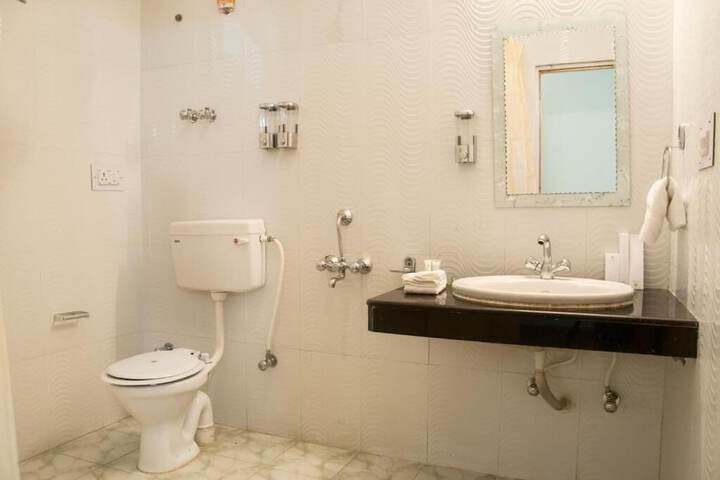 Room 15 of 30