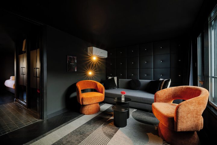 Room 9 of 46