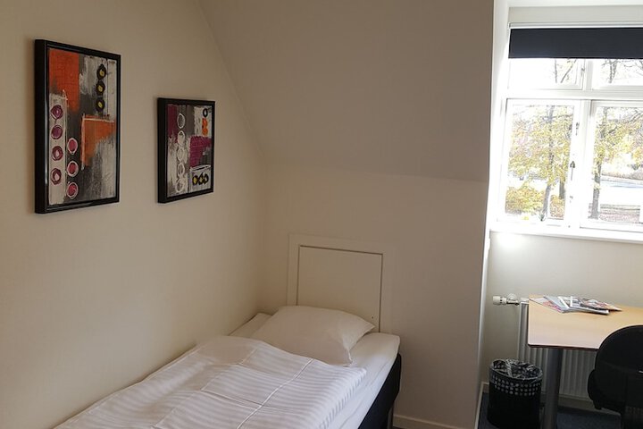 Room 3 of 39
