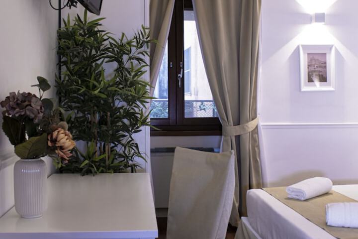 Room 17 of 34