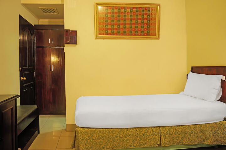 Room 5 of 34