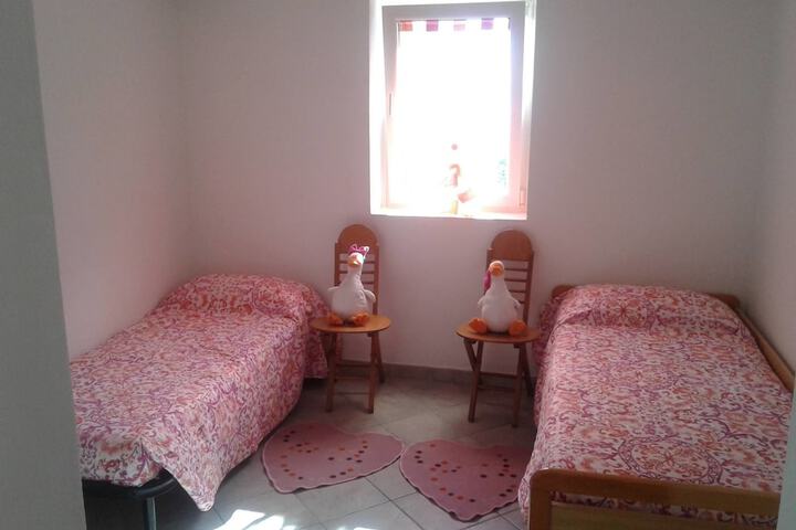 Room 32 of 35