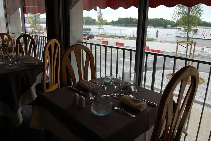 Dining 16 of 29