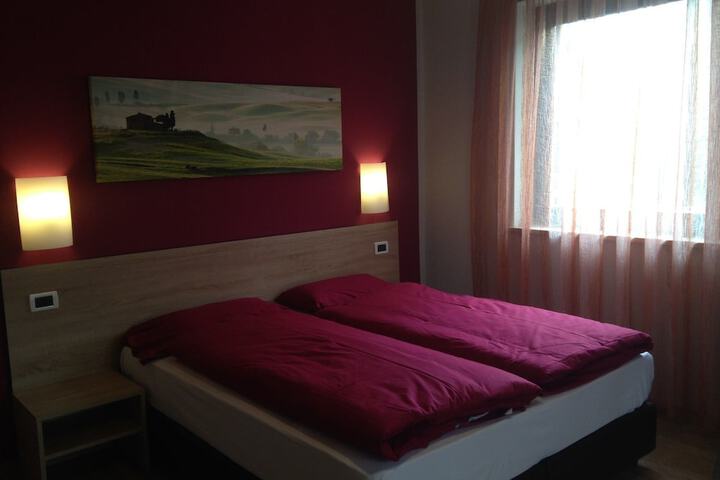 Room 3 of 75