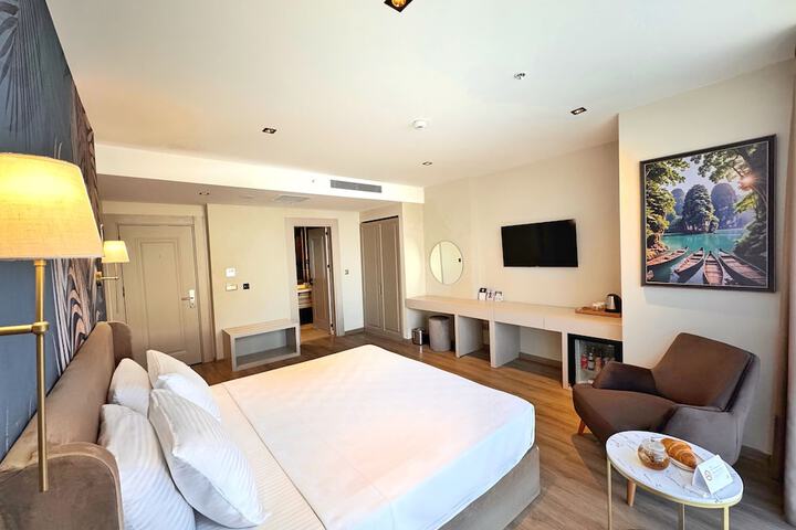 Room 45 of 137