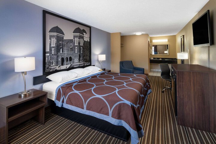 1 King Bed (10 of 10)