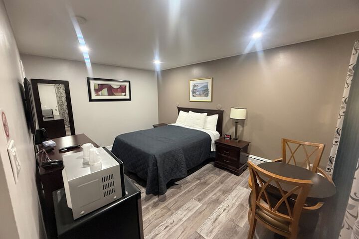 Room 4 of 27