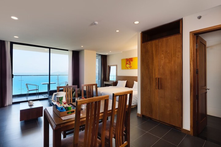 Room 20 of 230