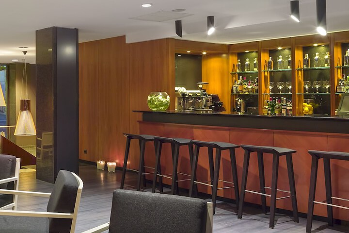 Lounge 57 of 66