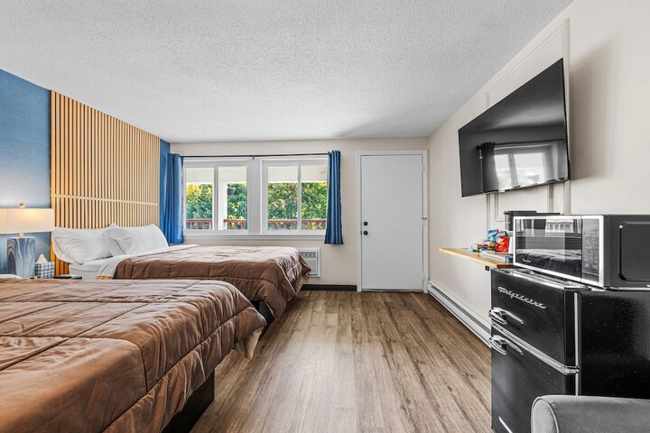 1 Queen Bed (2 of 26)