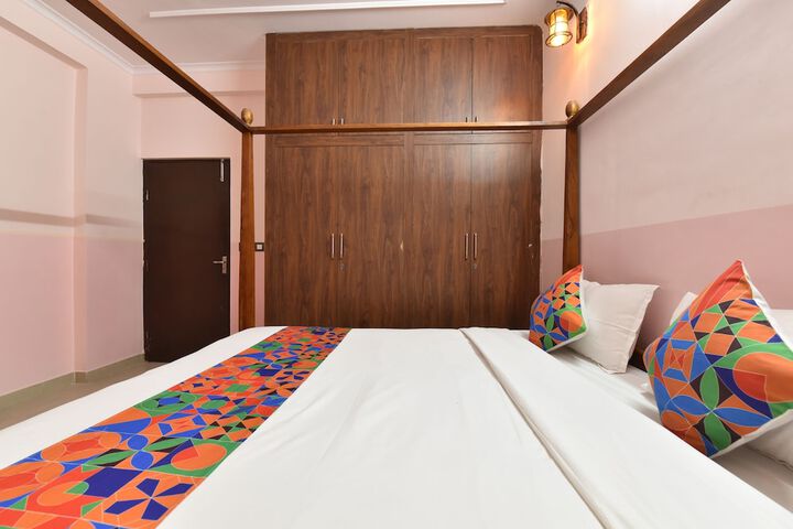 Room 10 of 17