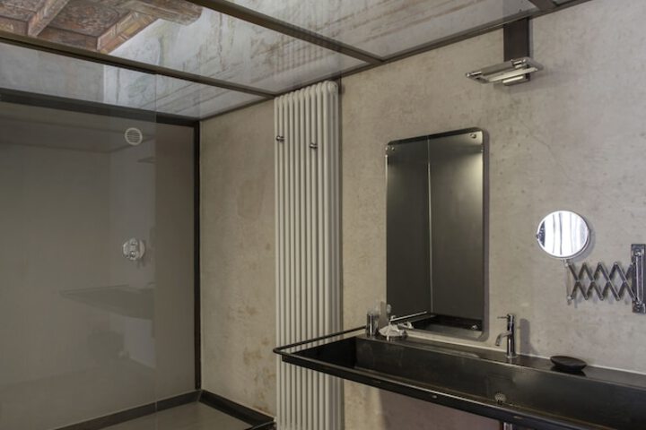 Room 21 of 47