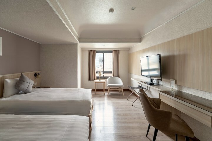 Room 19 of 45