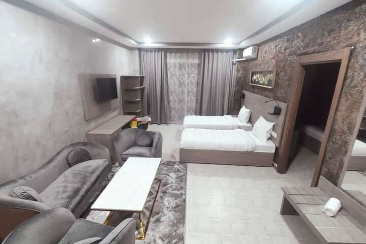 Room 10 of 24