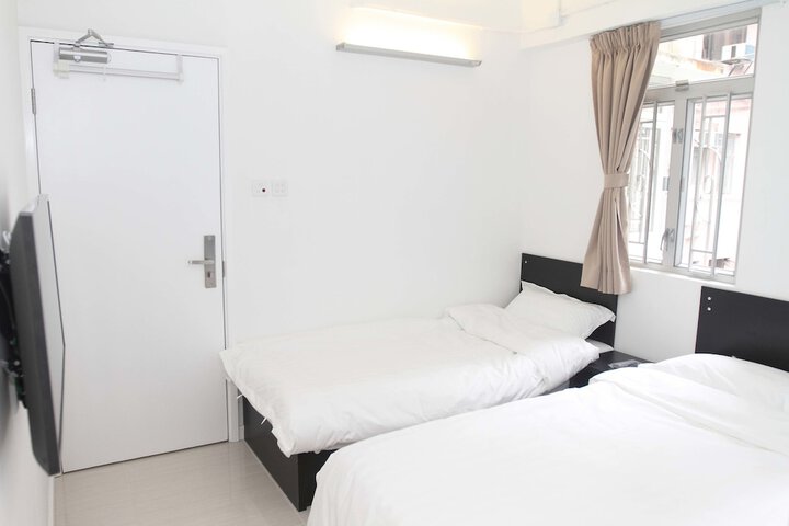 Room 12 of 33