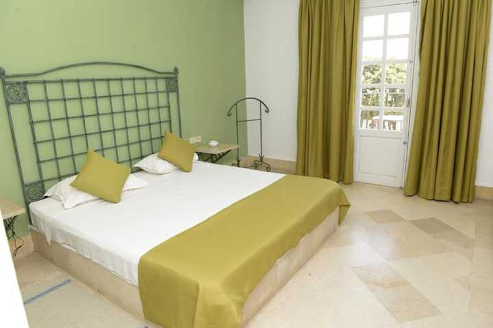 Room 10 of 34