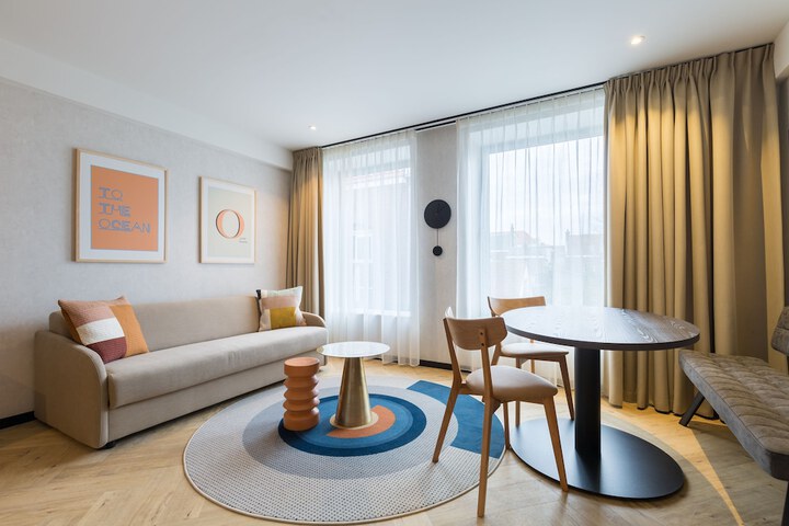 Room 12 of 53