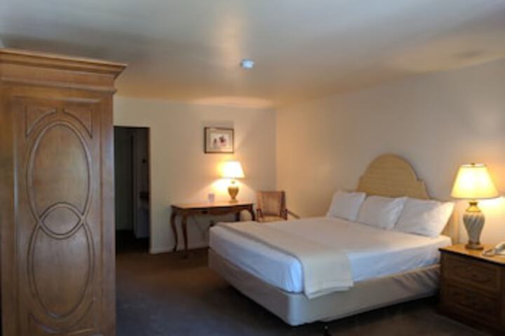 Room 4 of 81