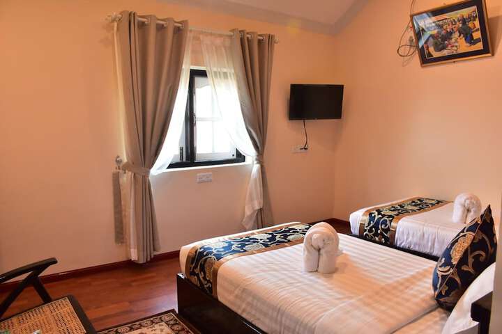 Room 8 of 38