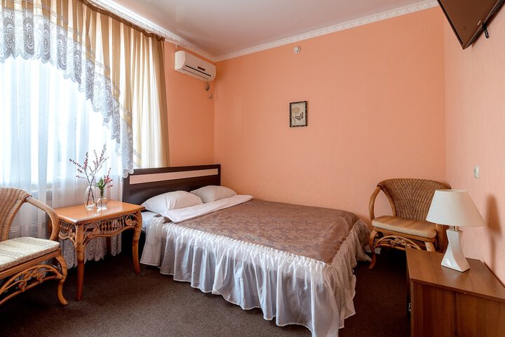Room 25 of 39