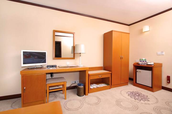 Room 12 of 28