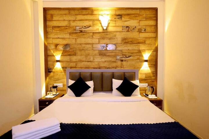 Room 8 of 30