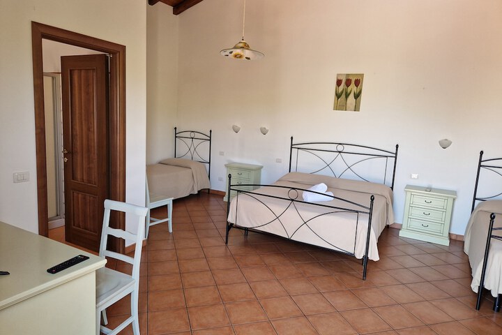 Room 6 of 36