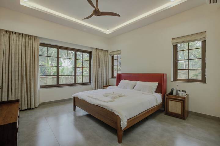 Room 4 of 11