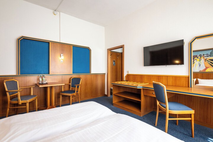 Room 27 of 103