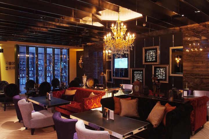 Lounge 41 of 54