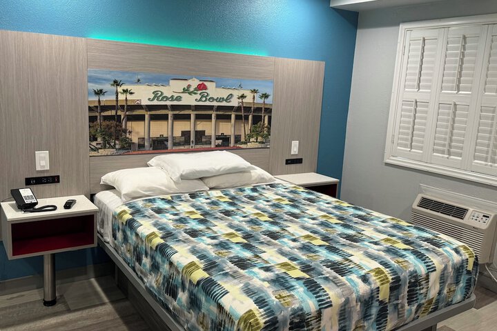 1 Queen Bed (6 of 44)