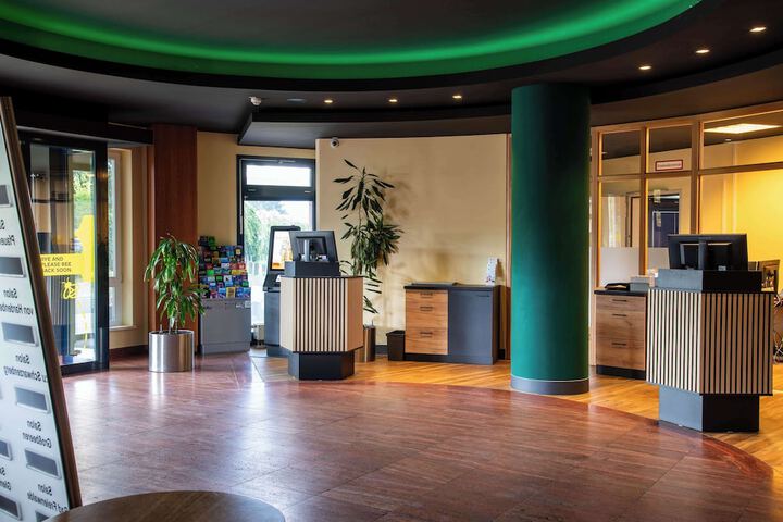 Entrance & Lobby
