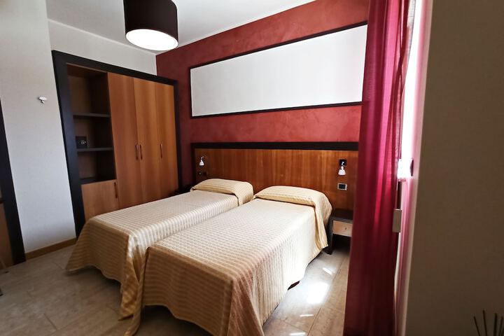 Room 17 of 83
