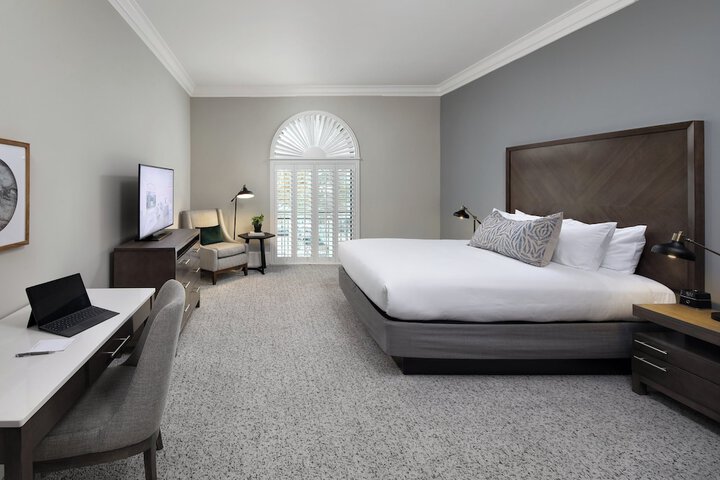 Classic King Bed (21 of 25)
