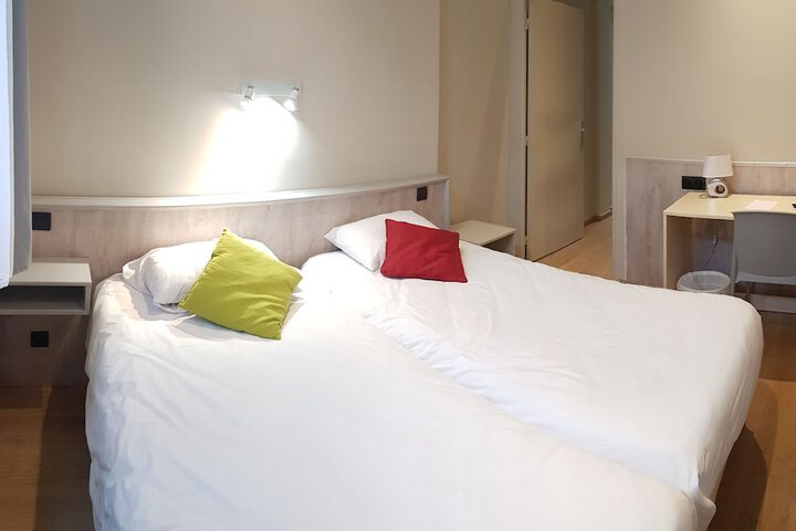 Room 9 of 38