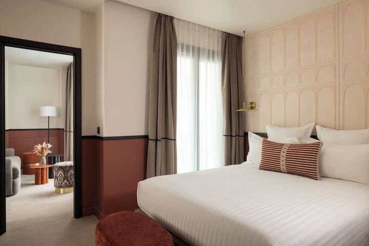 Room 32 of 103