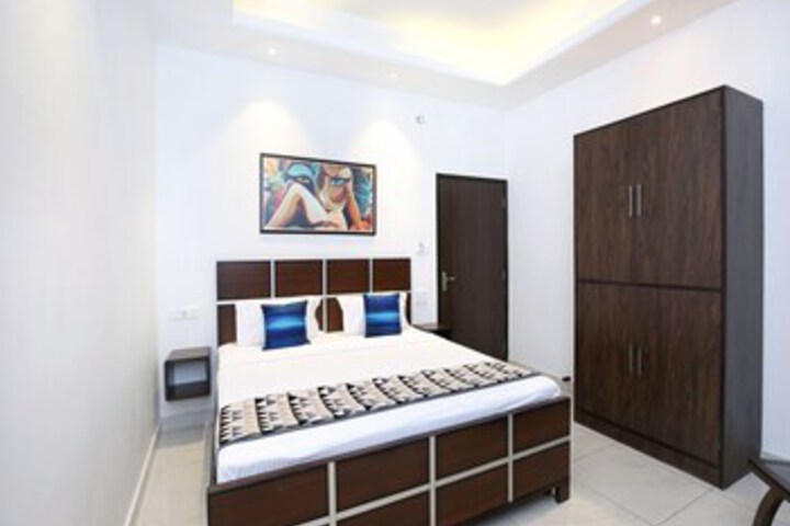 OYO 13307 Home Modern Stay Shoghi