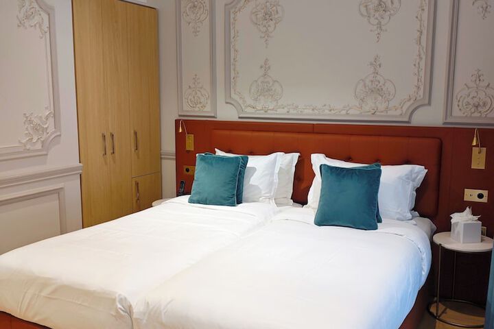Room 14 of 32