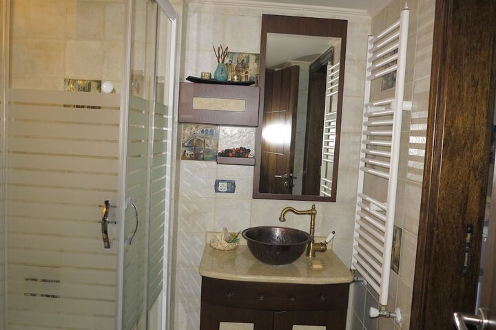 Room 16 of 20