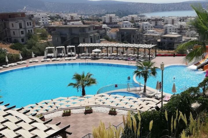 Pool 10 of 24