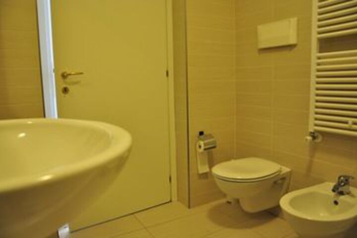 Room 2 of 21