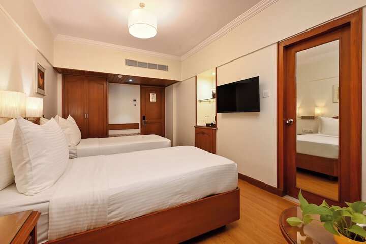 Room 34 of 110