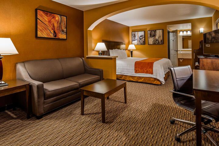 Suite 1 King Bed High Speed Internet Accessible Sofa Bed Microwave and Refrigerator, Hairdryer Continental Breakfast (3 of 7)